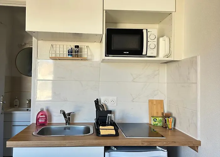 Studette Sur La Marina, A 5 Minutes *